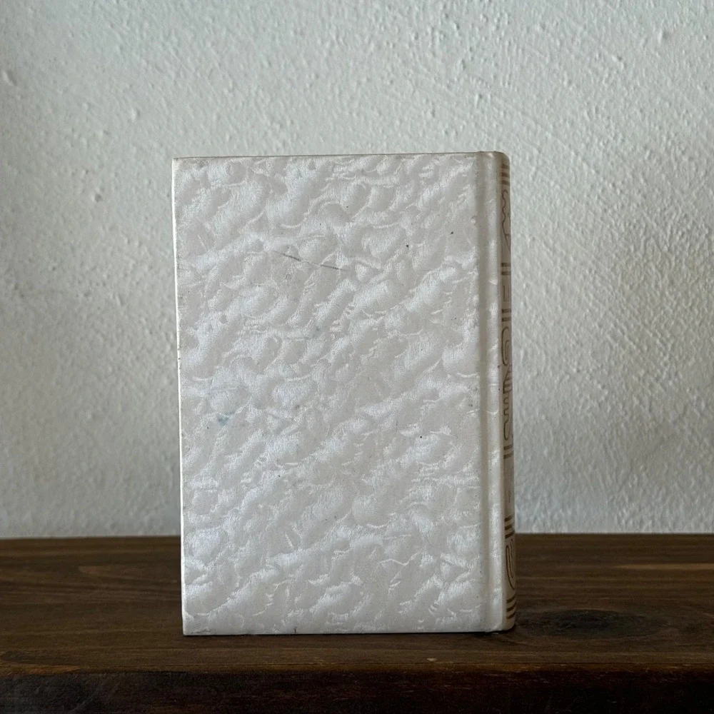 Vintage‎ La Biblia Latinoamérica Edición Pastoral 2005 White Pearl Hardcover
